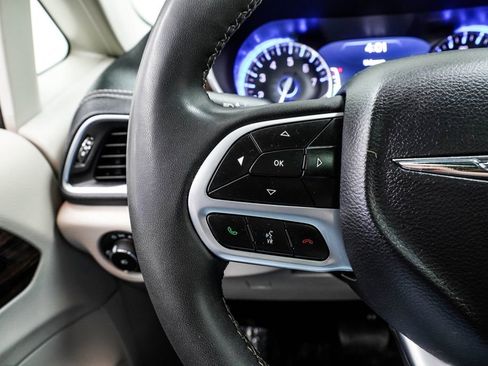 Used 2023 Chrysler Pacifica Limited image 39