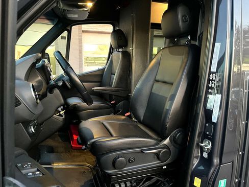 Used 2020 Mercedes-Benz Sprinter 4500 image 23