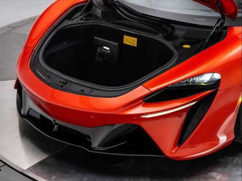 Used 2023 McLaren Artura image 41