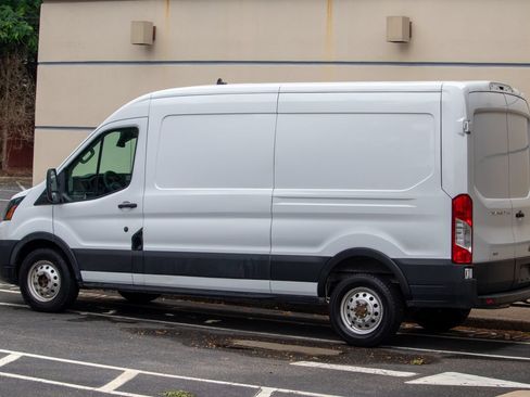 Used 2023 Ford Transit 250 Medium Roof AWD image 3