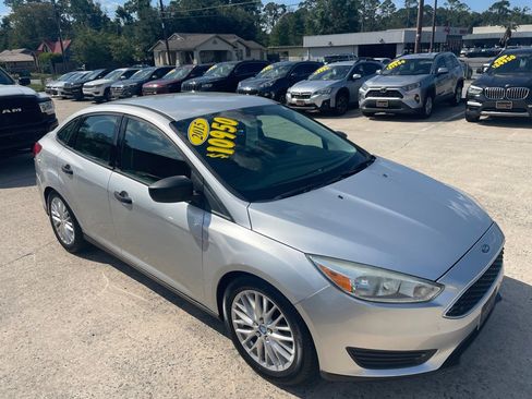 Used 2015 Ford Focus S image 4