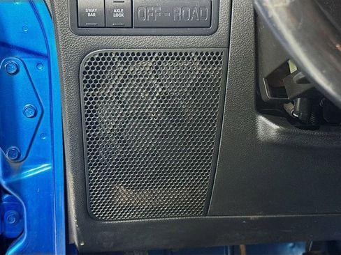 Used 2015 Jeep Wrangler Unlimited Rubicon w/ Connectivity Group image 19