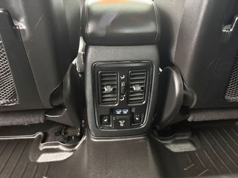 Used 2018 Jeep Grand Cherokee Limited image 30