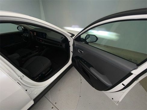 Used 2025 Kia K4 LX image 24