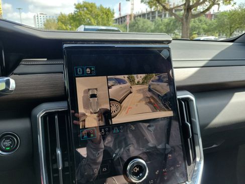 New 2025 GMC Acadia Denali w/ Super Cruise Package image 13