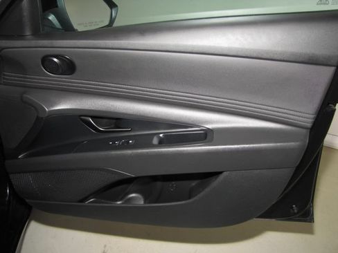 Used 2025 Hyundai Elantra Sport FWD image 19