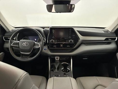 Used 2022 Toyota Highlander XLE AWD/4WD image 20