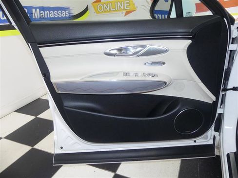 Used 2023 Genesis GV70 2.5T w/ Advanced Package image 30