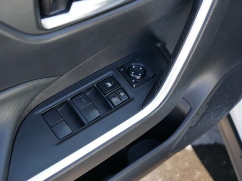 Used 2021 Toyota RAV4 XLE w/ Convenience Package image 19