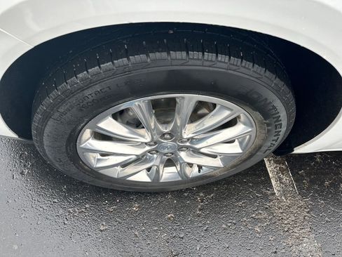 Used 2020 Buick Enclave Premium w/ Sun and Sites Package image 11