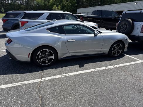 Used 2024 Ford Mustang Coupe RWD image 6