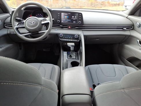 Used 2023 Hyundai Elantra SEL image 12