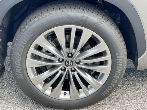 Used 2026 Toyota Highlander Platinum AWD/4WD image 16