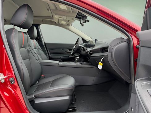 New 2026 Nissan Sentra SR w/ SR Premium Package FWD image 14