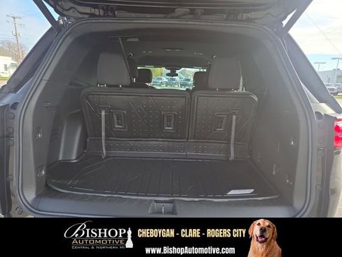 Used 2023 Chevrolet Traverse LT w/ LPO, Floor Liner Package AWD/4WD image 21