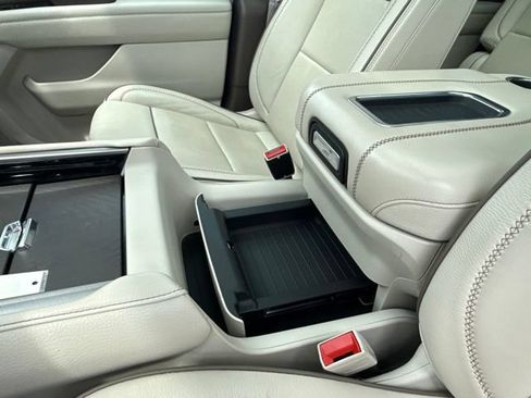 Used 2022 GMC Yukon Denali AWD/4WD image 17