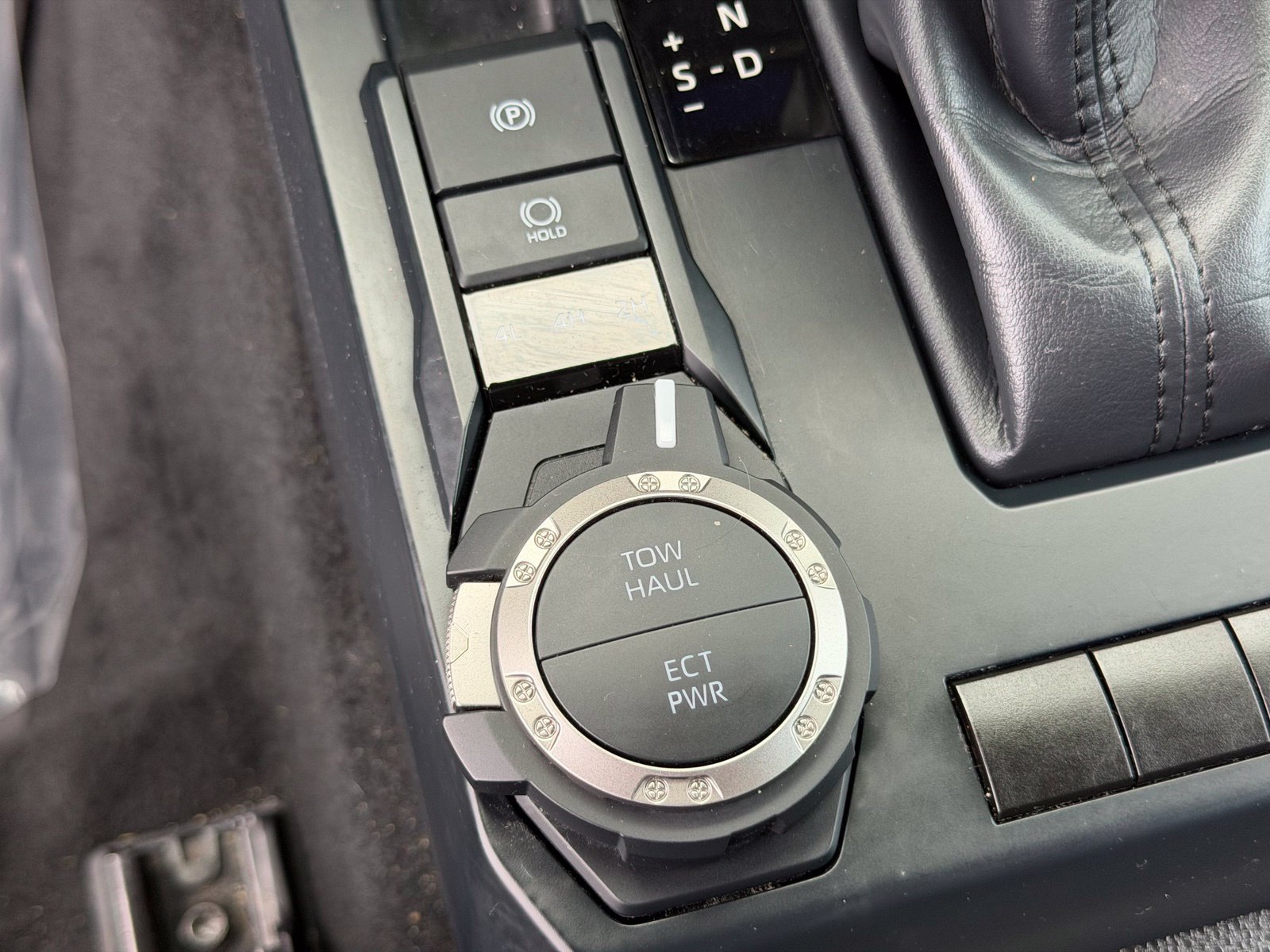 Used 2024 Toyota Tacoma SR5 AWD/4WD image 23