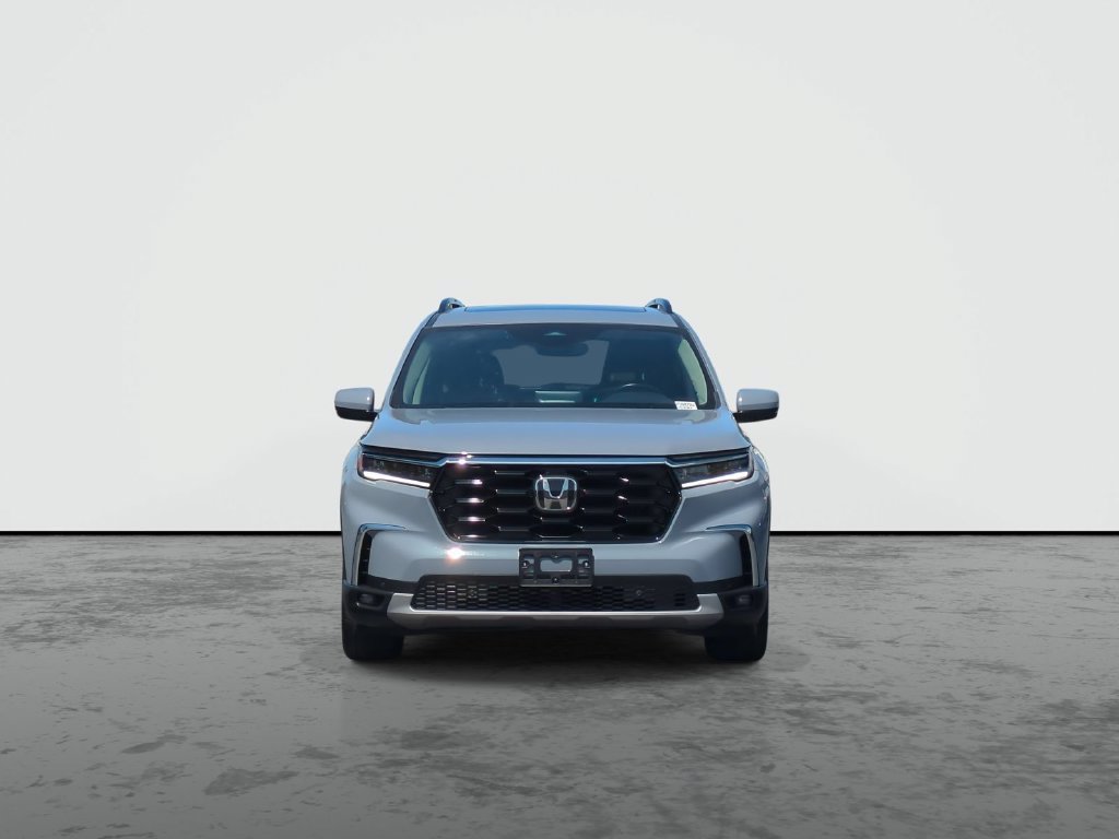 Used 2025 Honda Pilot Touring image 3