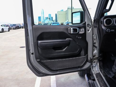 Used 2018 Jeep Wrangler Unlimited Sport S image 23