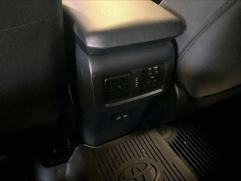 Used 2023 Toyota RAV4 SE image 28