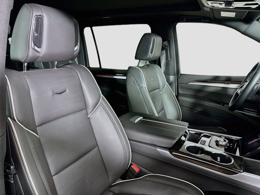 Used 2025 Cadillac Escalade ESV Premium Luxury w/ Touring Package AWD/4WD image 32