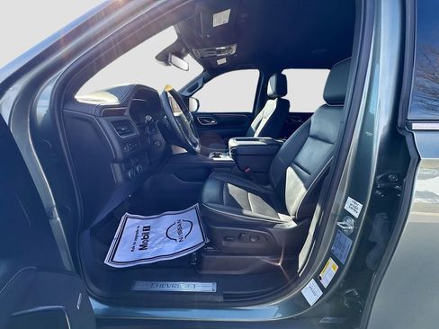 Used 2023 Chevrolet Suburban Premier image 22