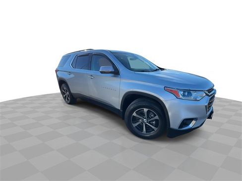 Used 2021 Chevrolet Traverse LT image 2