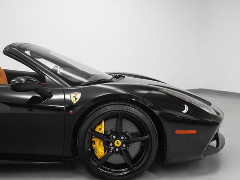 Used 2018 Ferrari 488 Spider RWD image 16