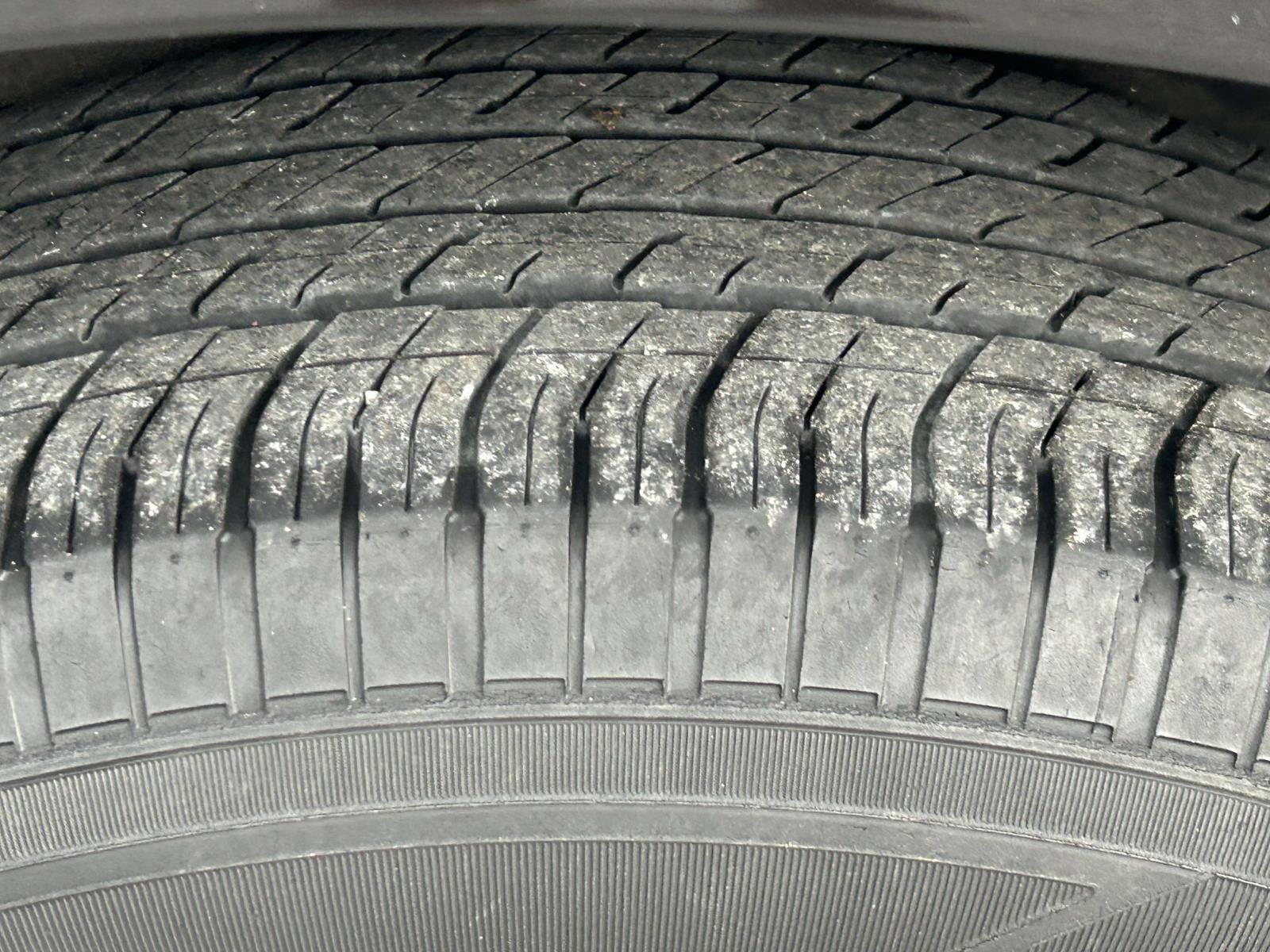 Used 2023 Chrysler Pacifica Touring-L FWD image 10