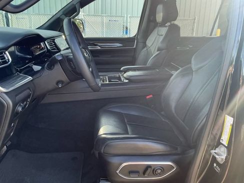 Used 2022 Jeep Wagoneer Series III w/ Flexible Seating Group AWD/4WD image 9