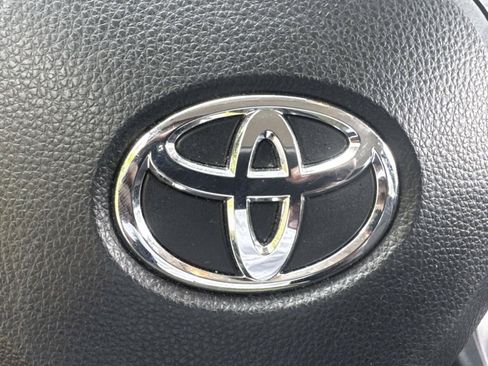 Used 2022 Toyota Corolla LE FWD image 32