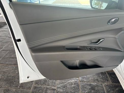 Certified 2024 Hyundai Elantra SEL w/ Convenience Package FWD image 9