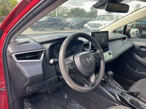Used 2021 Toyota Corolla LE image 10