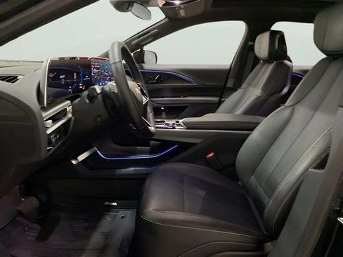Used 2025 Cadillac Lyriq Luxury RWD image 19