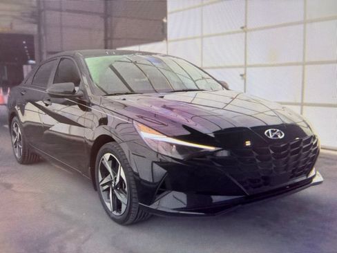 Used 2023 Hyundai Elantra SEL w/ Convenience Package FWD image 2