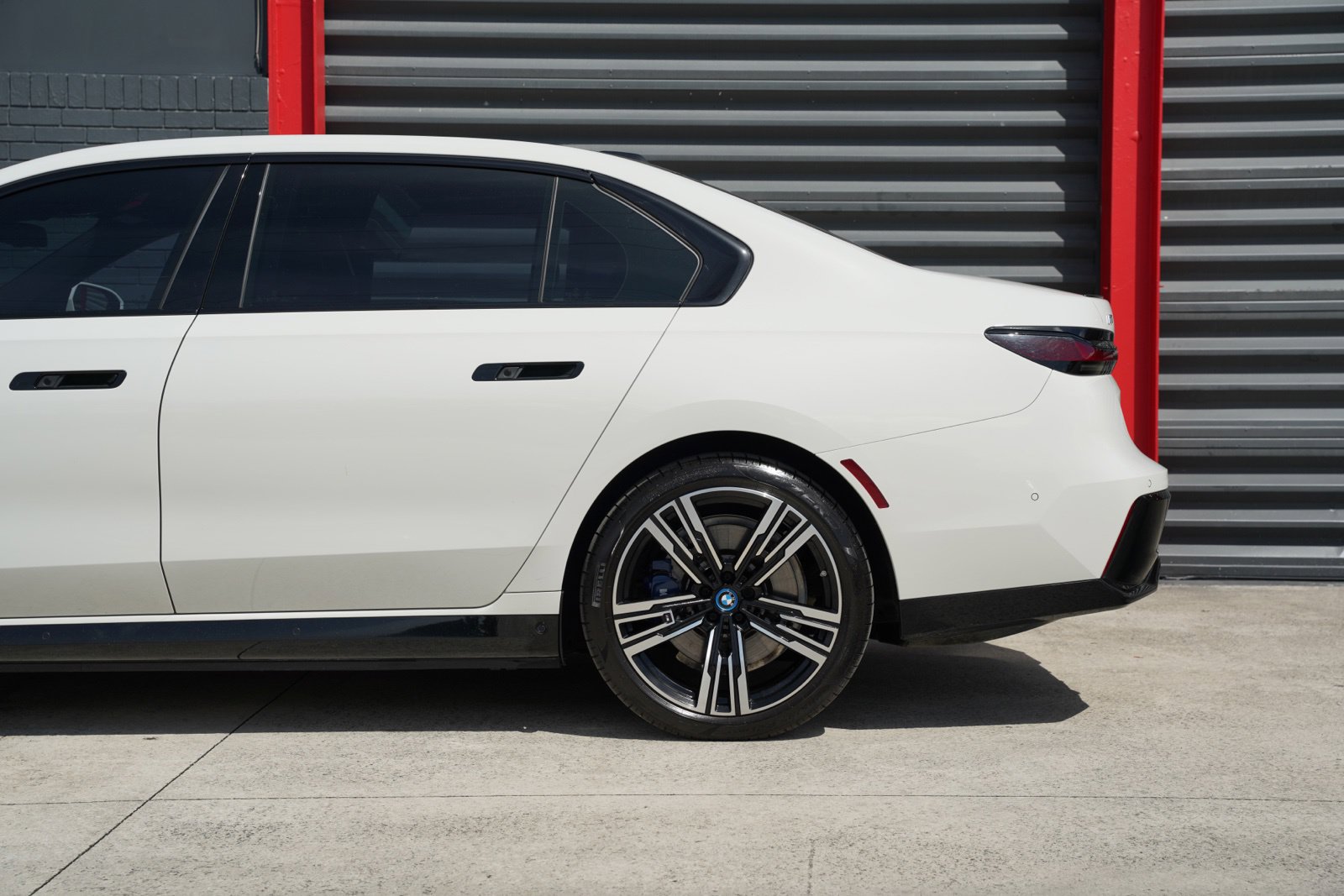 Used 2023 BMW i7 xDrive60 AWD/4WD image 11