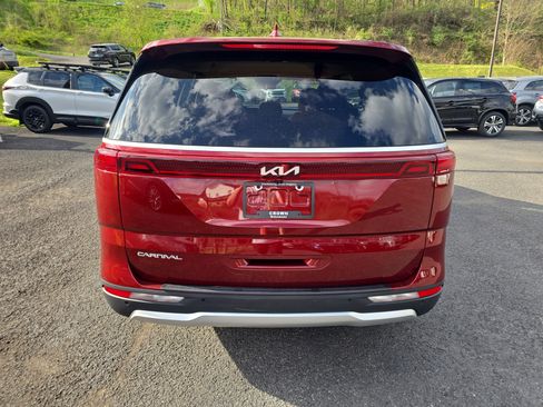 Used 2024 Kia Carnival LX FWD image 5