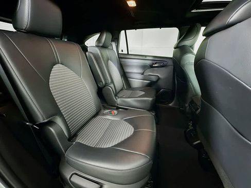 Used 2022 Toyota Highlander XSE image 33