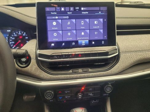 Used 2024 Jeep Compass Latitude image 27