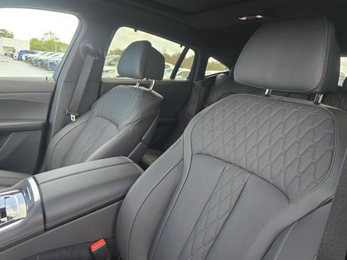 New 2026 BMW X6 xDrive40i w/ Executive Package image 38