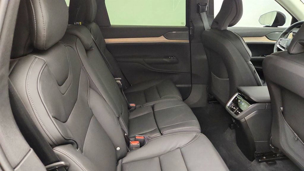 Used 2025 Volvo EX90 Plus AWD/4WD image 23