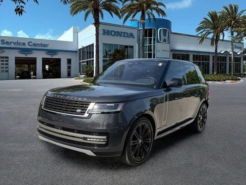 Used 2023 Land Rover Range Rover SE AWD/4WD image 4