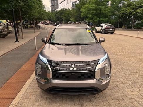 Used 2023 Mitsubishi Outlander SEL AWD/4WD image 3