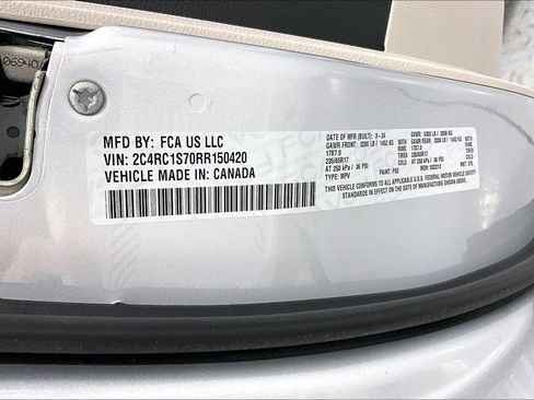 Used 2024 Chrysler Pacifica Limited FWD image 38