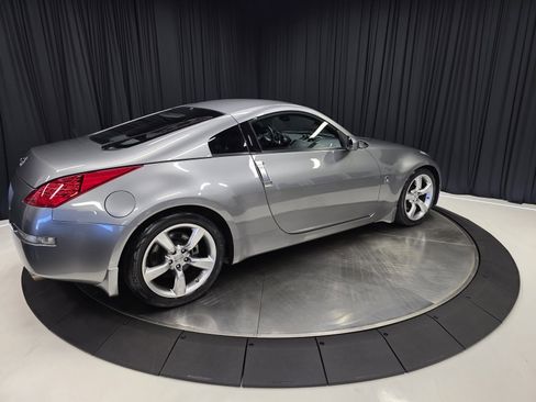 Used 2006 Nissan 350Z Touring w/ (N93) Cargo Convenience Pkg image 11