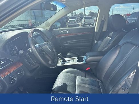 Used 2019 Lincoln MKT AWD image 11