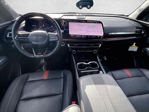 Used 2025 Chevrolet Traverse RS FWD image 16