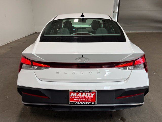 Used 2024 Hyundai Elantra SEL FWD image 4
