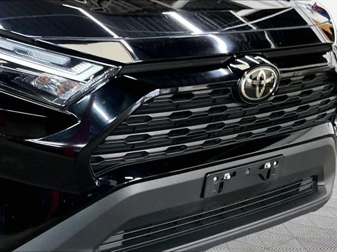 Used 2025 Toyota RAV4 LE AWD/4WD image 30