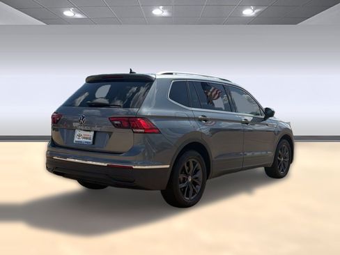 Used 2022 Volkswagen Tiguan SE FWD image 8
